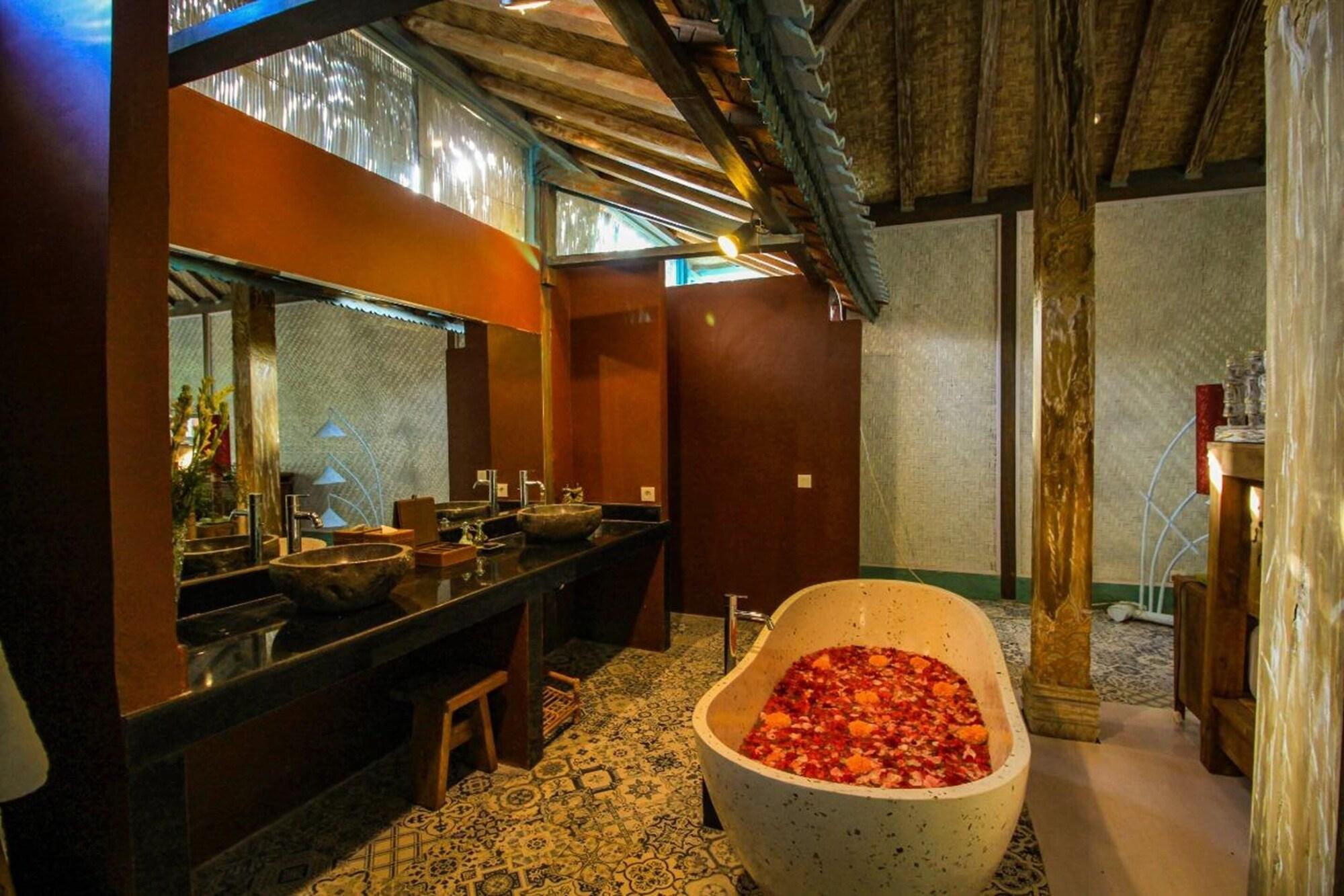 Kupu Kupu Jimbaran Beach Club & Spa By Loccitane Экстерьер фото